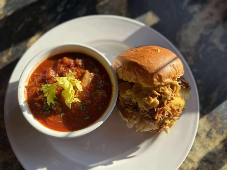 The Office Bar and Grill 01 768x576